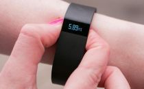 Fitbit健身腕带受欢迎 Apple Watch还凑合