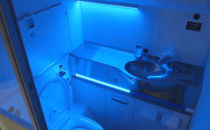 来看波音设计的自动清洁卫生间 3秒紫外线杀菌