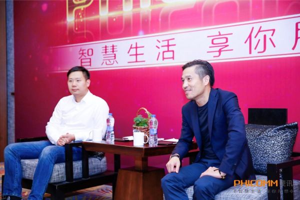 西南斐讯执行CEO兼斐讯大数据业务平台总裁王佳彬（左）、斐讯创始人、CEO顾国平（右）