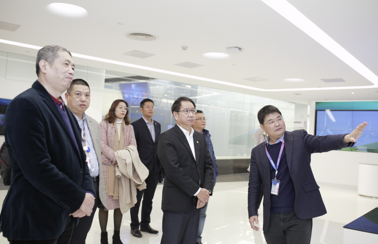 维谛技术（Vertiv）有限公司北亚区总裁祝金程一行参观联想未来中心