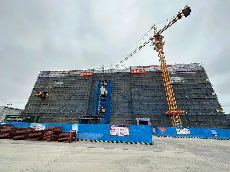 中国移动（宁夏中卫）数据中心二期项目2-1号机房楼主体完工